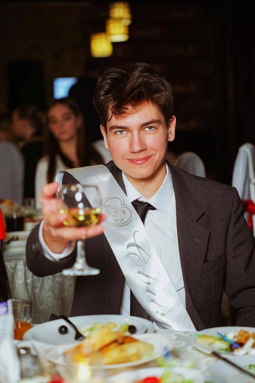 Евгений Жаров